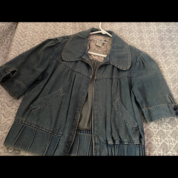Size medium Wet Seal Jean Jacket - Picture 3 of 6